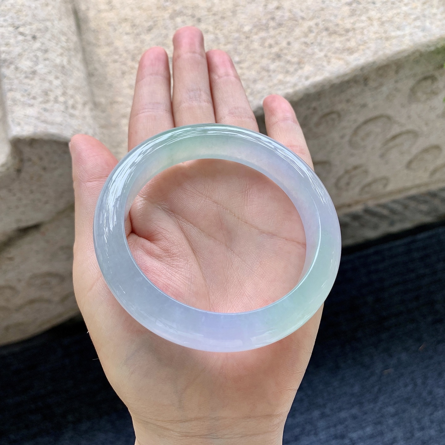 正圈，圈口59/13/9，编码G6090228，冰糯春彩，水润，种老，细腻，无裂。