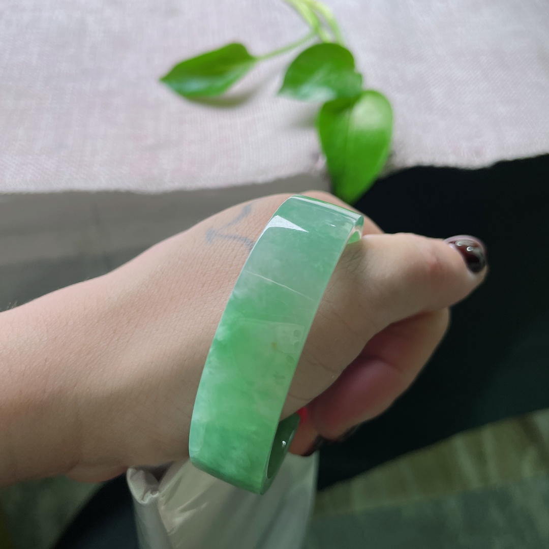 绿底正圈，方镯，水头好，种老，彰显贵气，皮纹，ss55118a