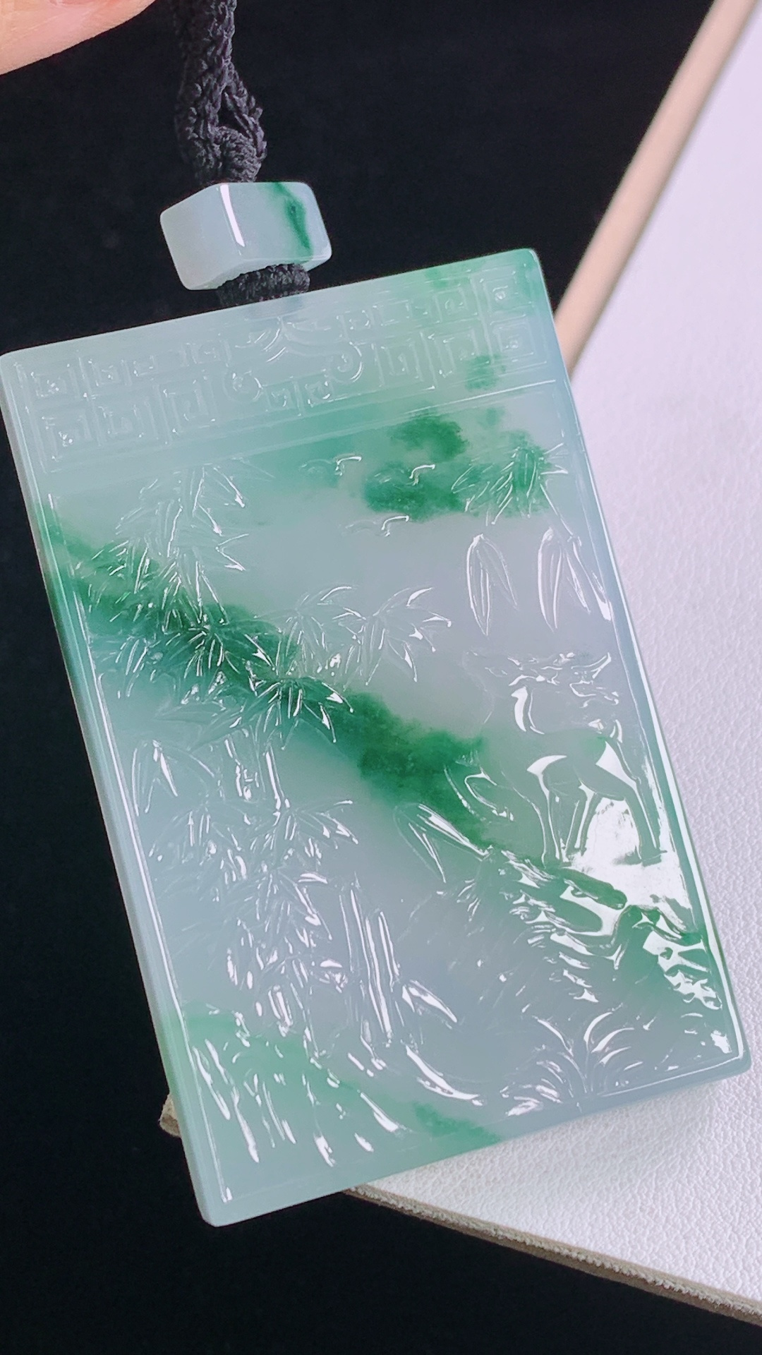 冰飘花山水牌，花色灵动，清爽细腻，无裂，尺寸:62.3-40.5-6.4mm 29