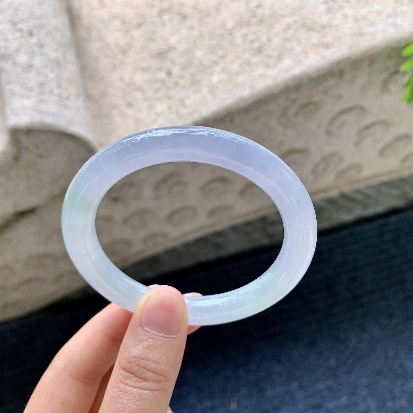 圆条53 54，圈口54/9.1/9，编码G9090215，糯冰春彩，水润，种老，细腻，有石纹线
