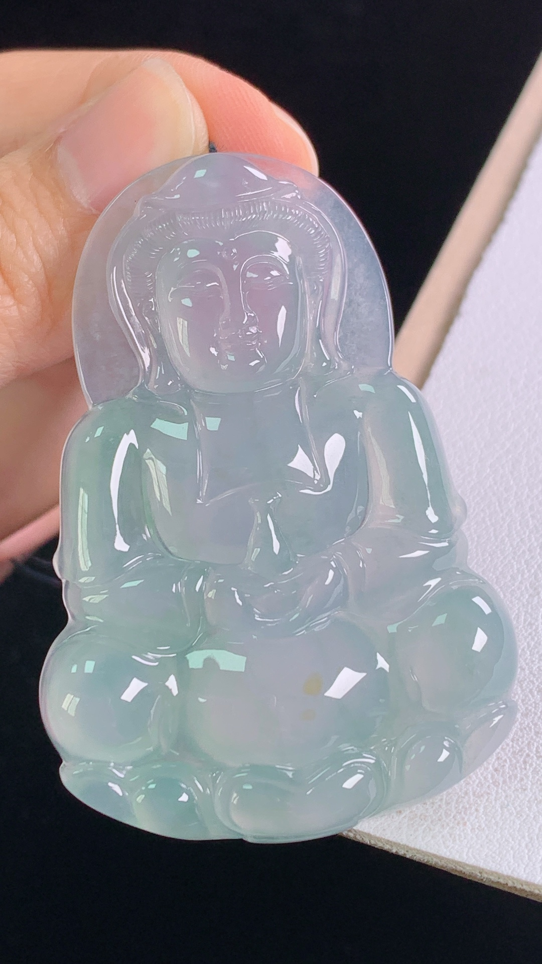 冰种观音，冰润荧光，清爽细腻，无裂，尺寸:55.8-38.5-6.2mm