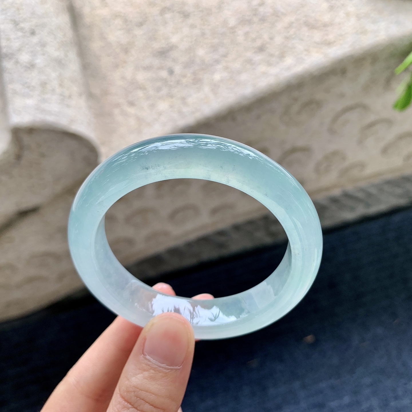 正圈50 51，圈口51.7/12.5/8.4，编码HC090230，冰晴蓝，清透，水润，种老，细腻，无裂。