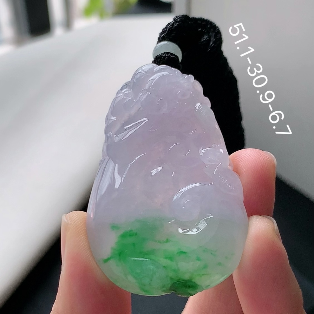 ️冰飘绿如意挂件 底子细腻，水润十足，佩戴精致优雅 货号22831，51.1-30.9-6.7