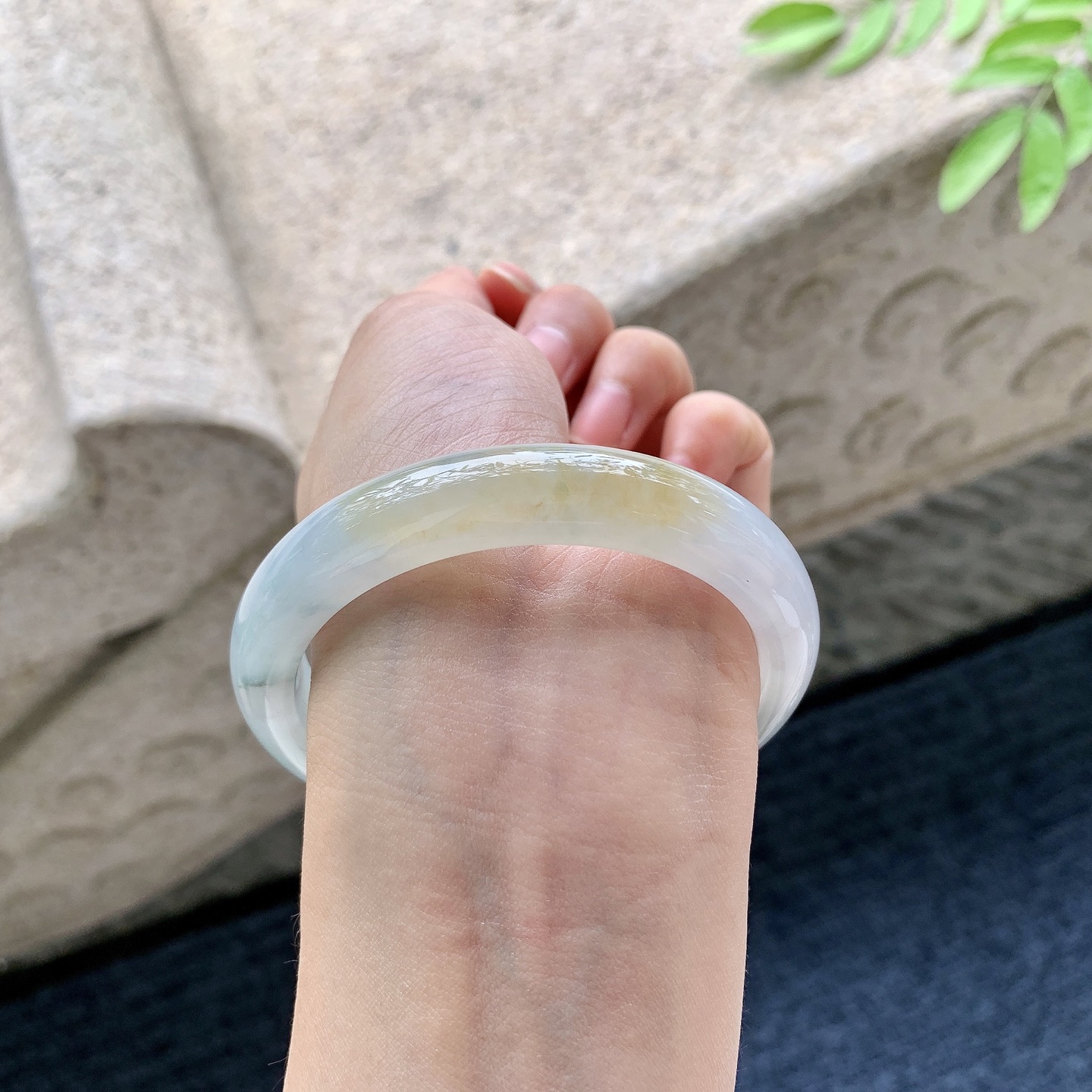 糯冰黄翡，水润，种老，细腻，打灯有絮线