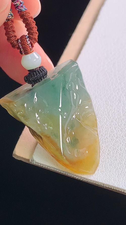 黄翡飘花原石，无裂，尺寸:30.1-23.2-9.3mm 28