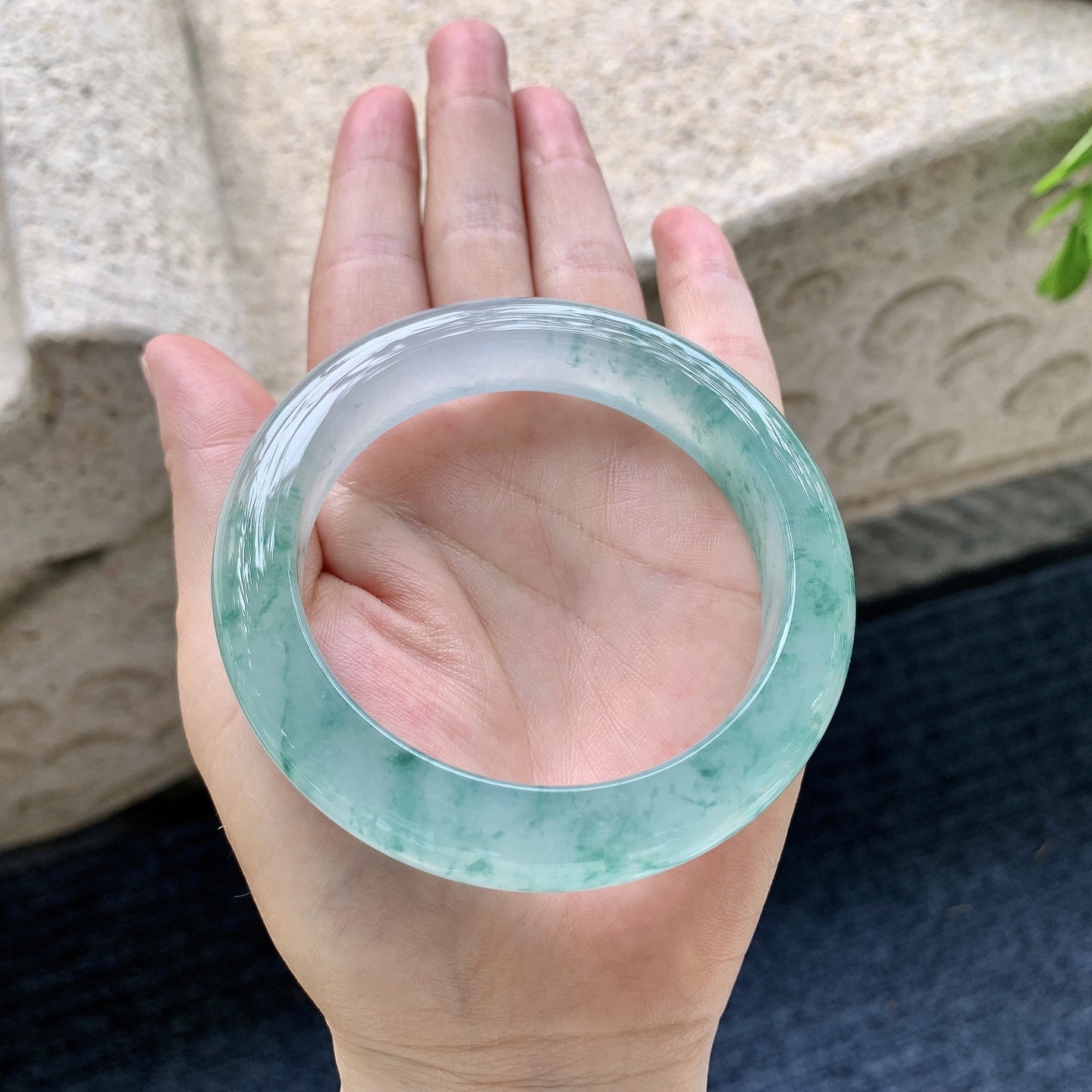正圈57 58，圈口58/12.7/10，编码A3090225，冰种飘花，清透，水润，种老，细腻，无裂。