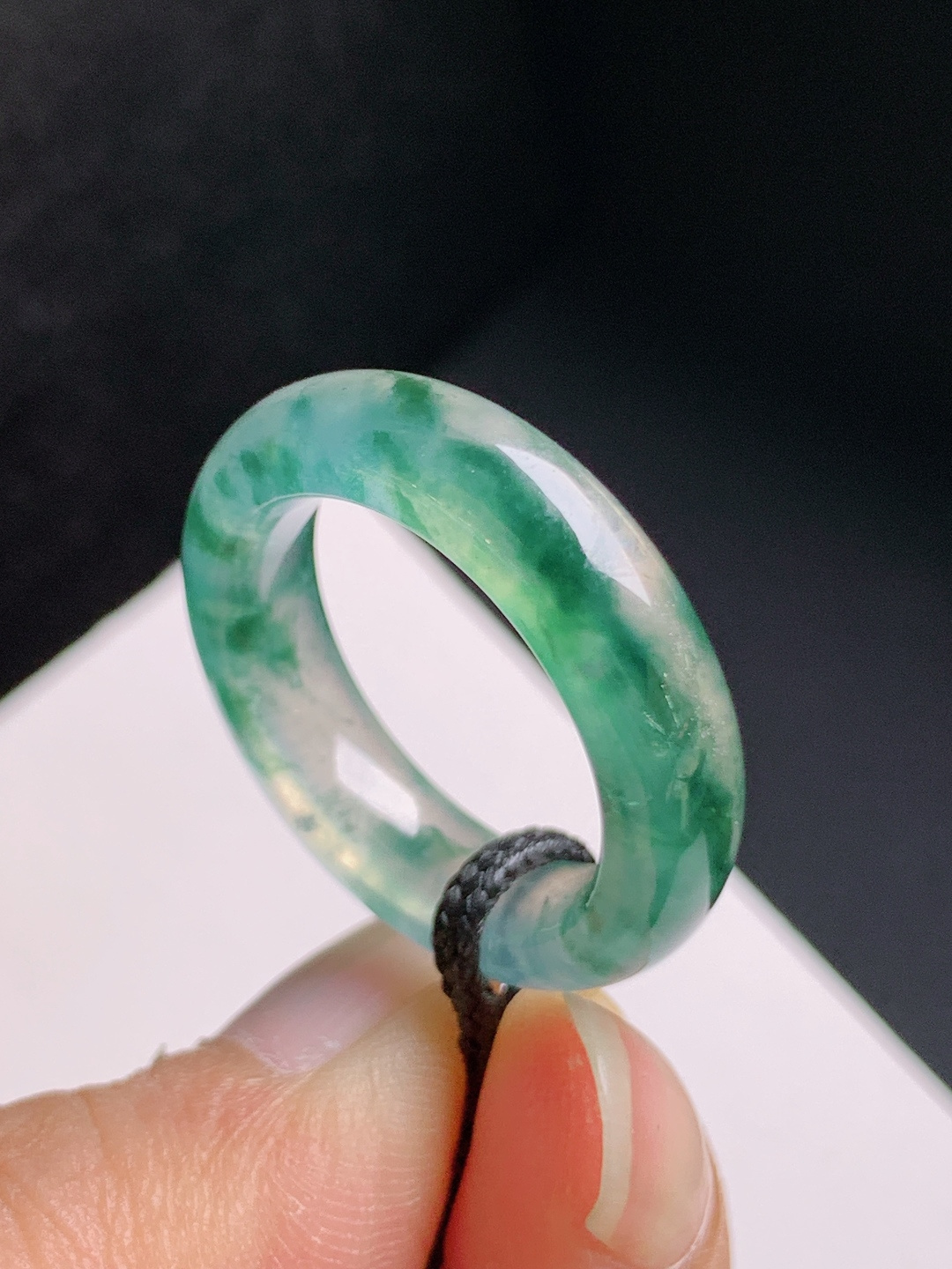 冰种飘花指环，飘花灵动，冰透起光，意境悠然，佩戴雅致