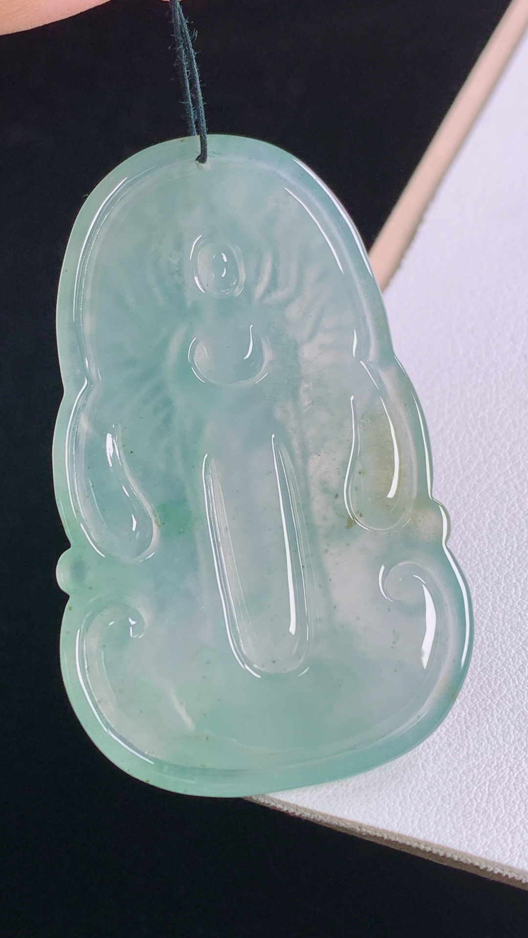 ️冰种千手观音,冰润荧光，雕工精湛，无裂,尺寸:61.3-37.5-5.6mm 29