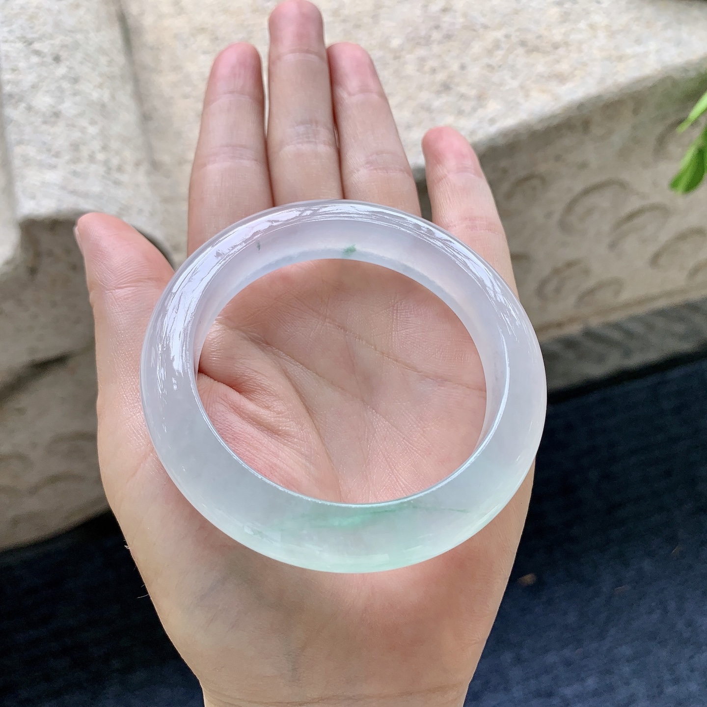 正圈53 54，圈口54/11.7/9，编码NK090234，描述冰飘绿，清透，水润，种老，细腻，打灯有棉絮