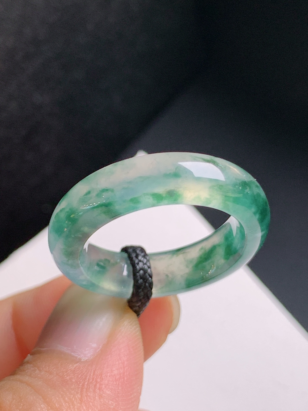 冰种飘花指环，飘花灵动，冰透起光，意境悠然，佩戴雅致