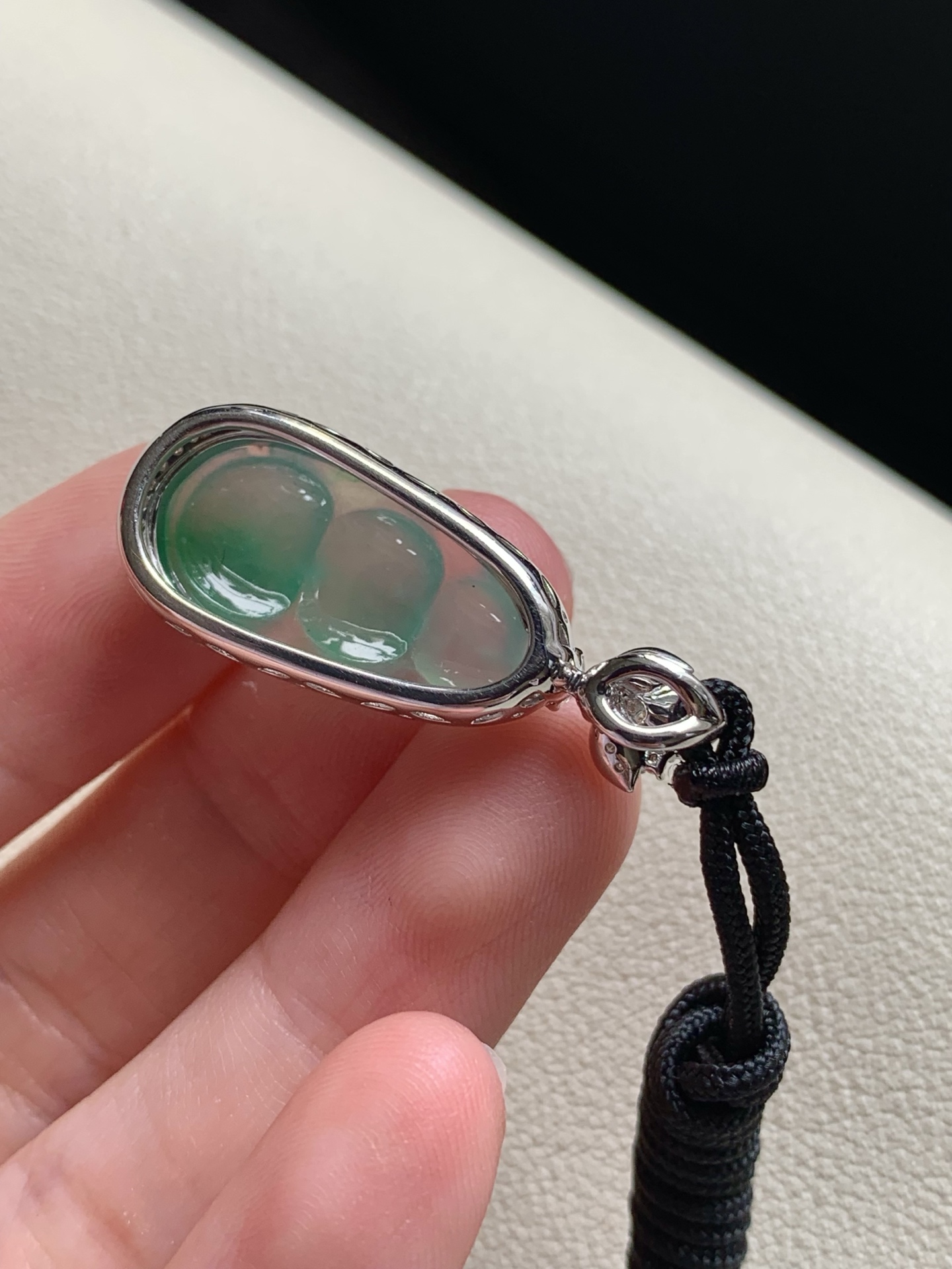 ️【18k金镶嵌福豆吊坠】冰润水透，种老细腻起荧尺寸：成品：31.5*12.2*7.9，裸石：21.9*10.3,b1491