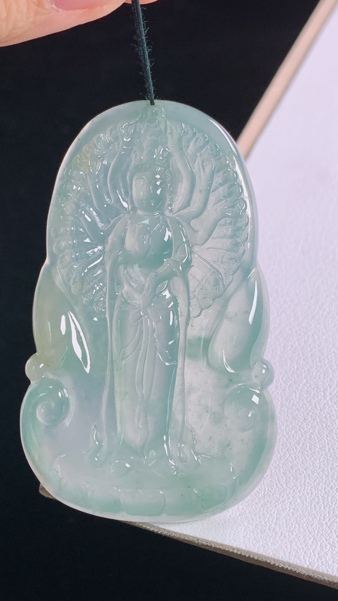 ️冰种千手观音,冰润荧光，雕工精湛，无裂,尺寸:61.3-37.5-5.6mm 29