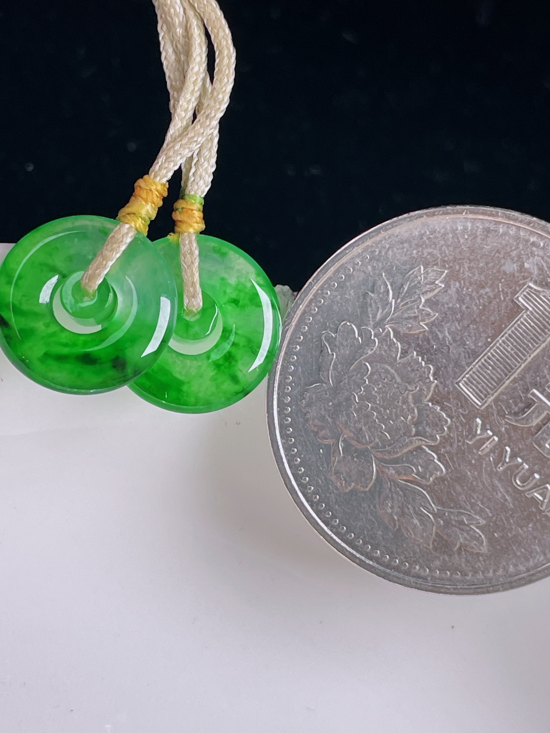 ️辣绿耳坠，老种起光，细底通透，尺寸：11.6/2.3mm0901