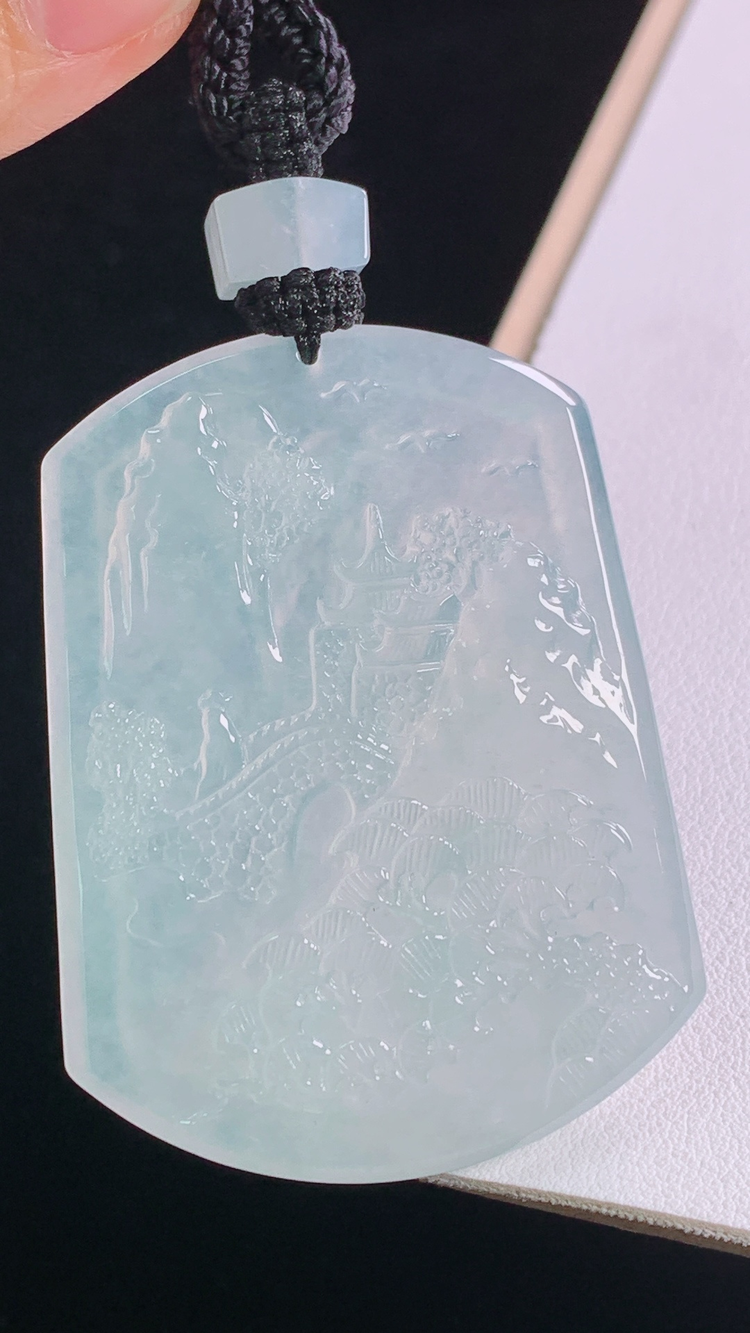 山水牌,种水，冰透起光，无裂,尺寸:55.1-41.7-5.9mm
