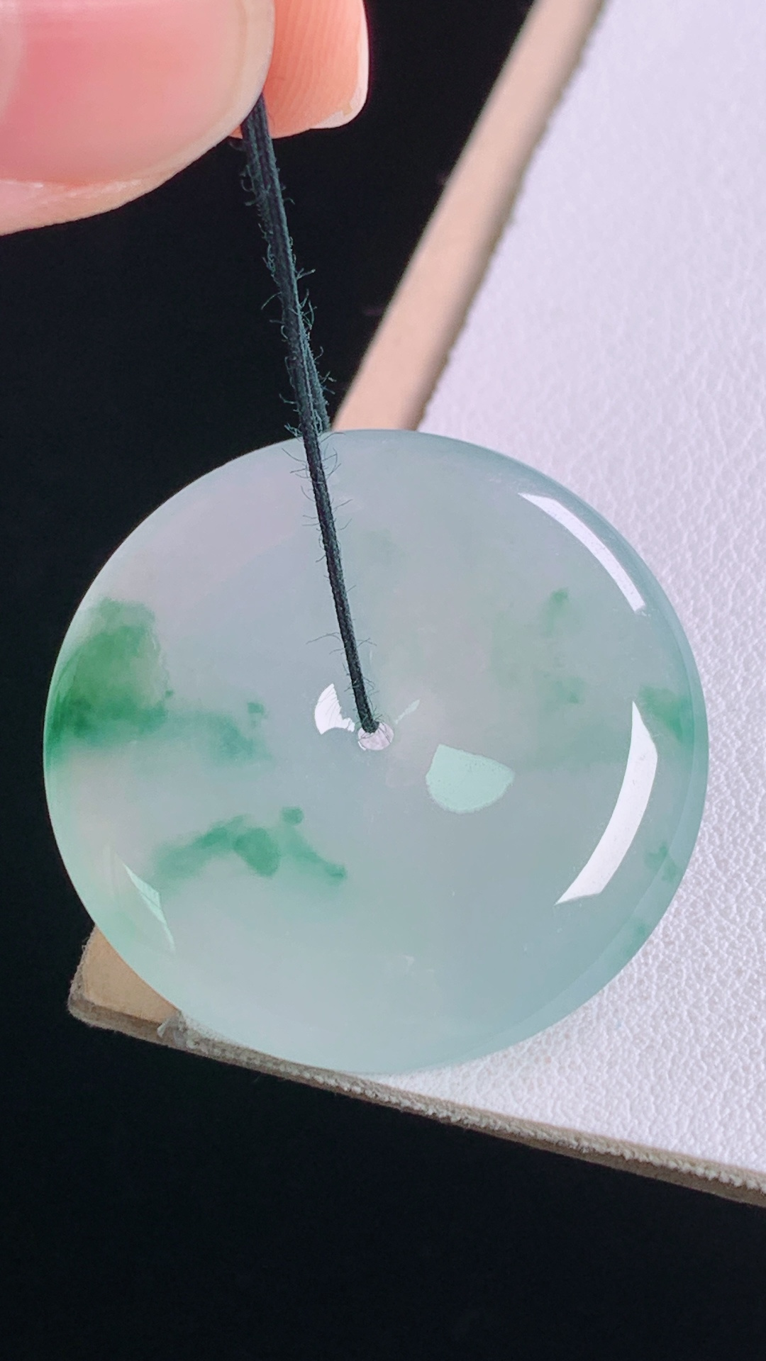 冰飘花平安扣，花色灵动，水润细腻，无裂，尺寸31.7-5.7mm