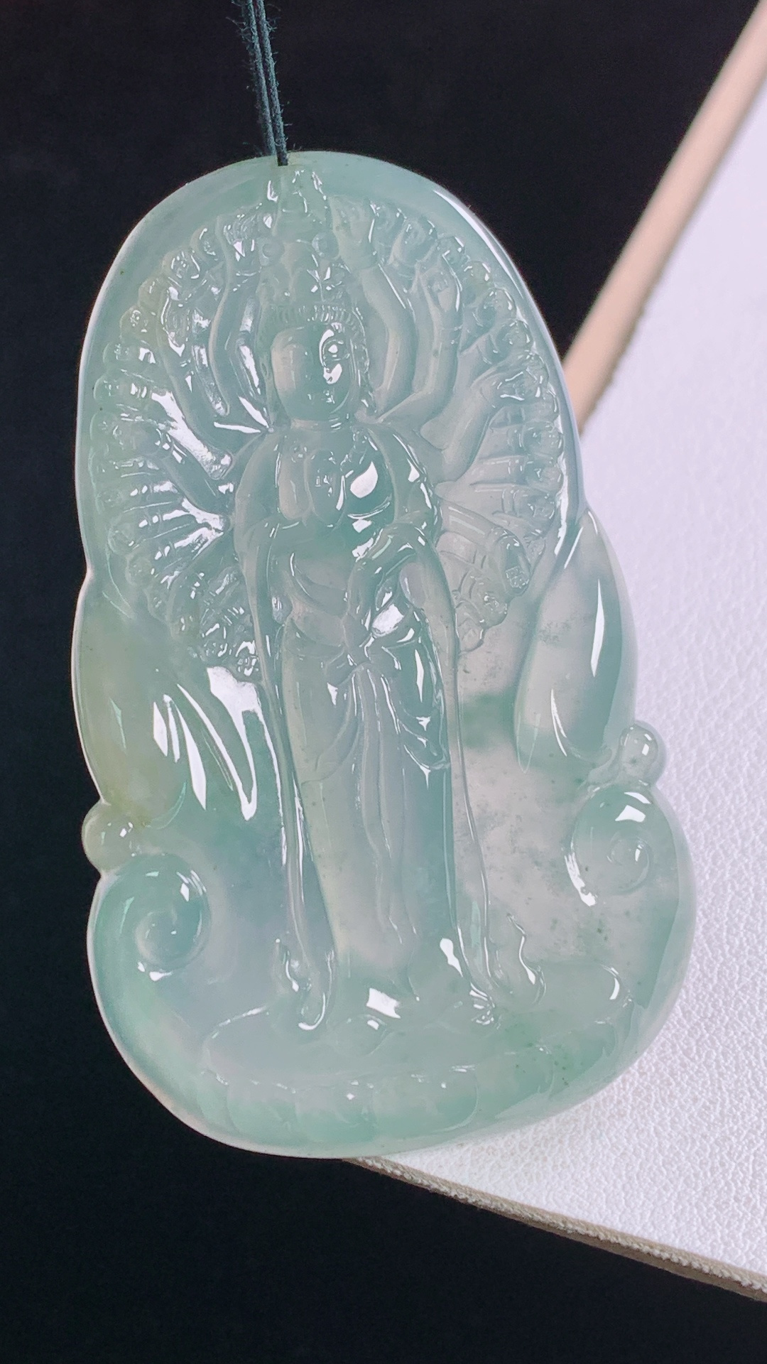 ️冰种千手观音,冰润荧光，雕工精湛，无裂,尺寸:61.3-37.5-5.6mm 29