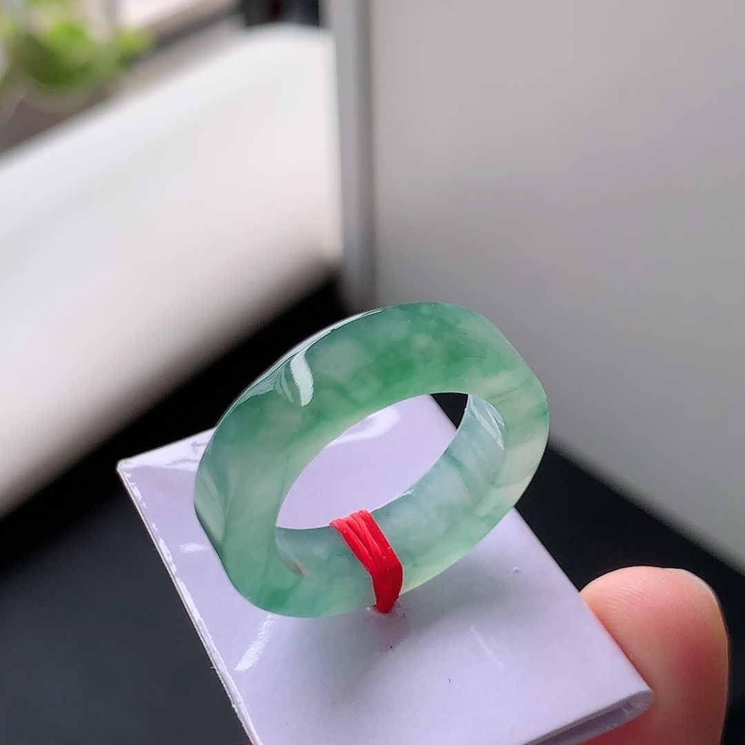 冰飘花戒圈 翠色清新，种老底子细腻，佩戴简单大方货号11831，26.0-5.7-3.8