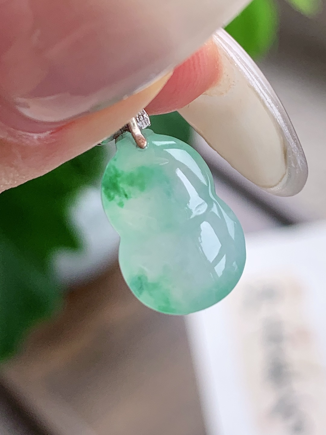 冰飘绿花葫芦吊坠，18k金镶嵌，无裂，飘花，厚装，21，16-11-7.4，2.3克