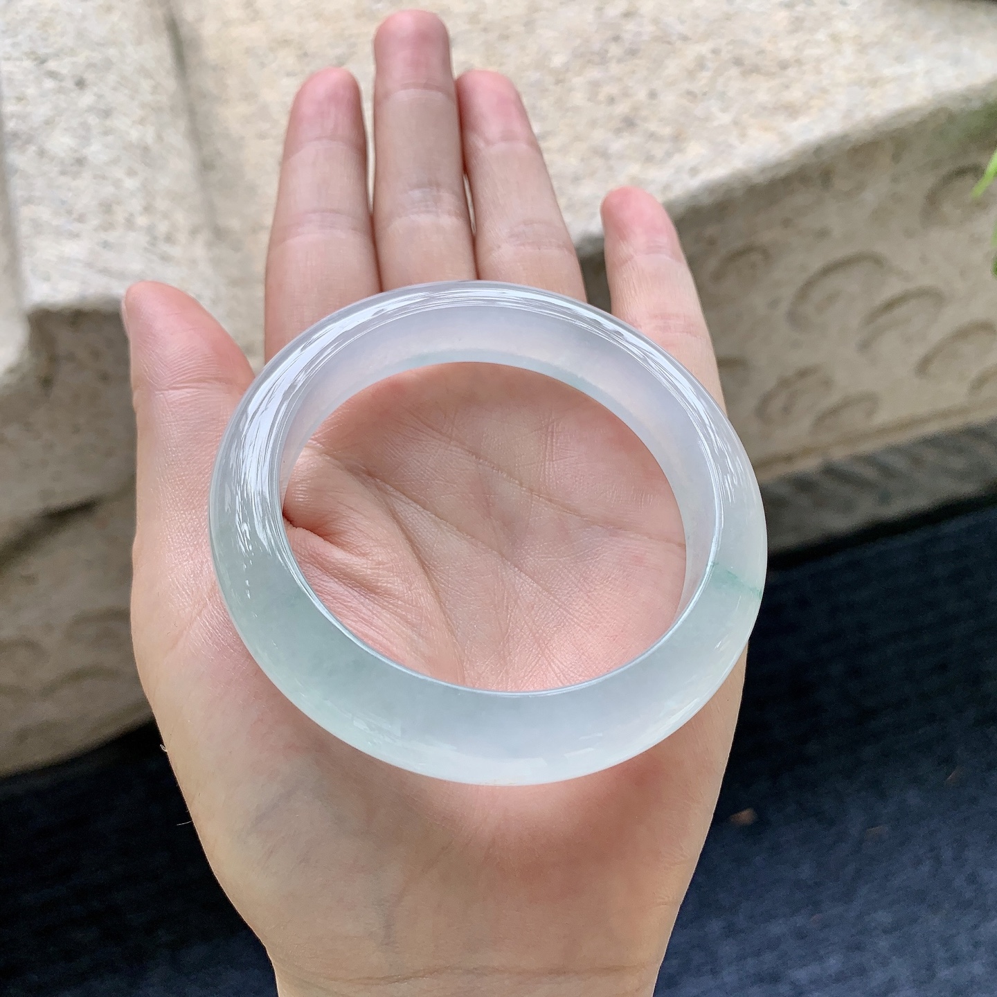 正圈53 54，圈口54.5/12.3/8.6，编码HC090224，冰飘绿，清透，水润，种老，细腻，无裂。