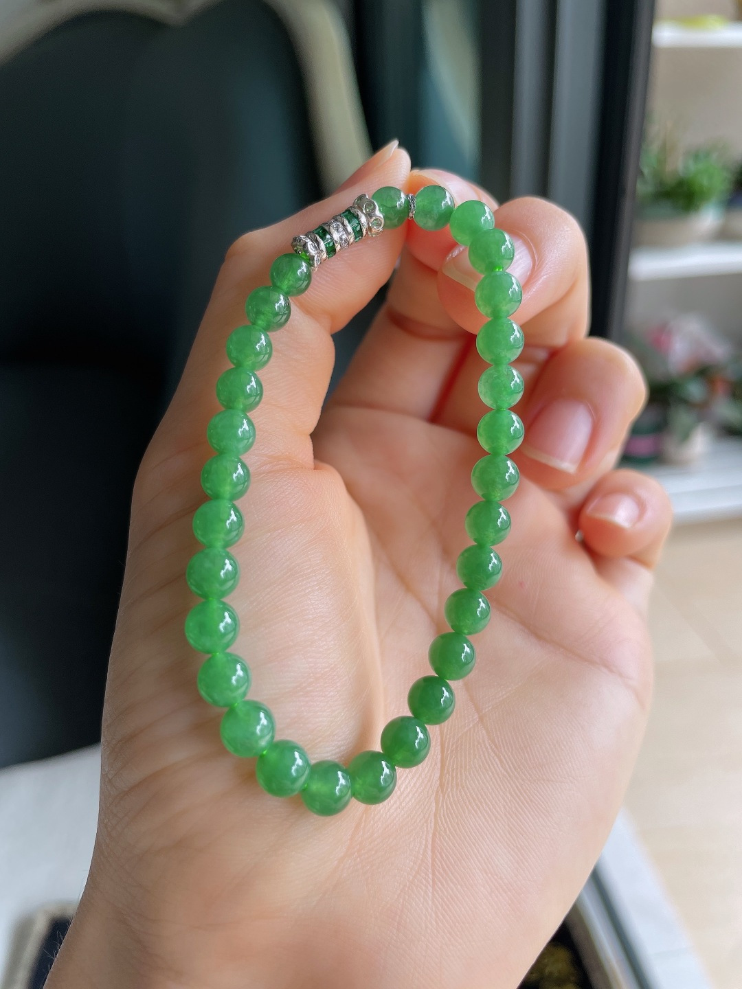 ️，缅甸天然翡翠A货，冰满绿手串，尺寸：5.7mm。【编4602】