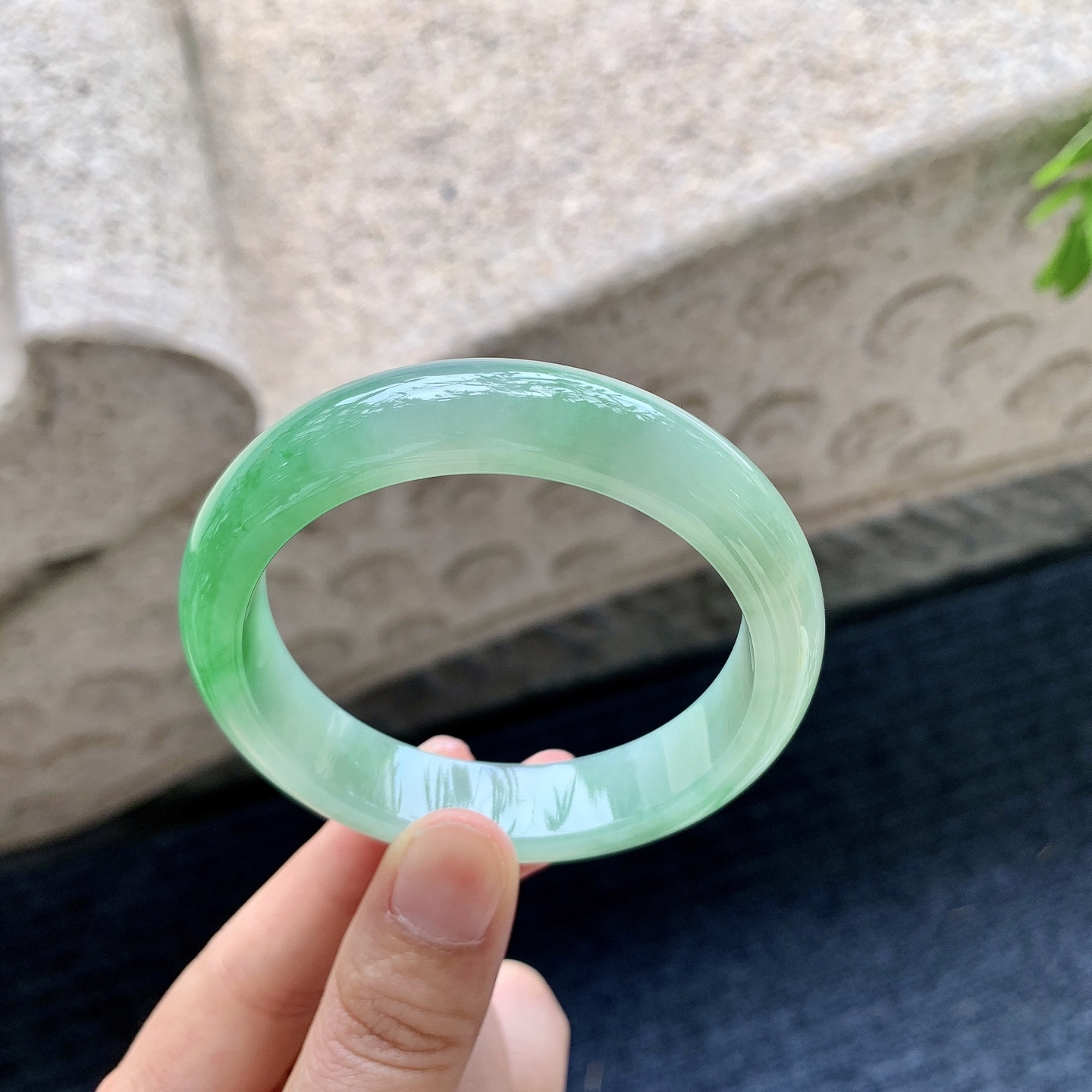 正圈52 53，糯冰飘绿，水润，种老，细腻，打灯有棉线