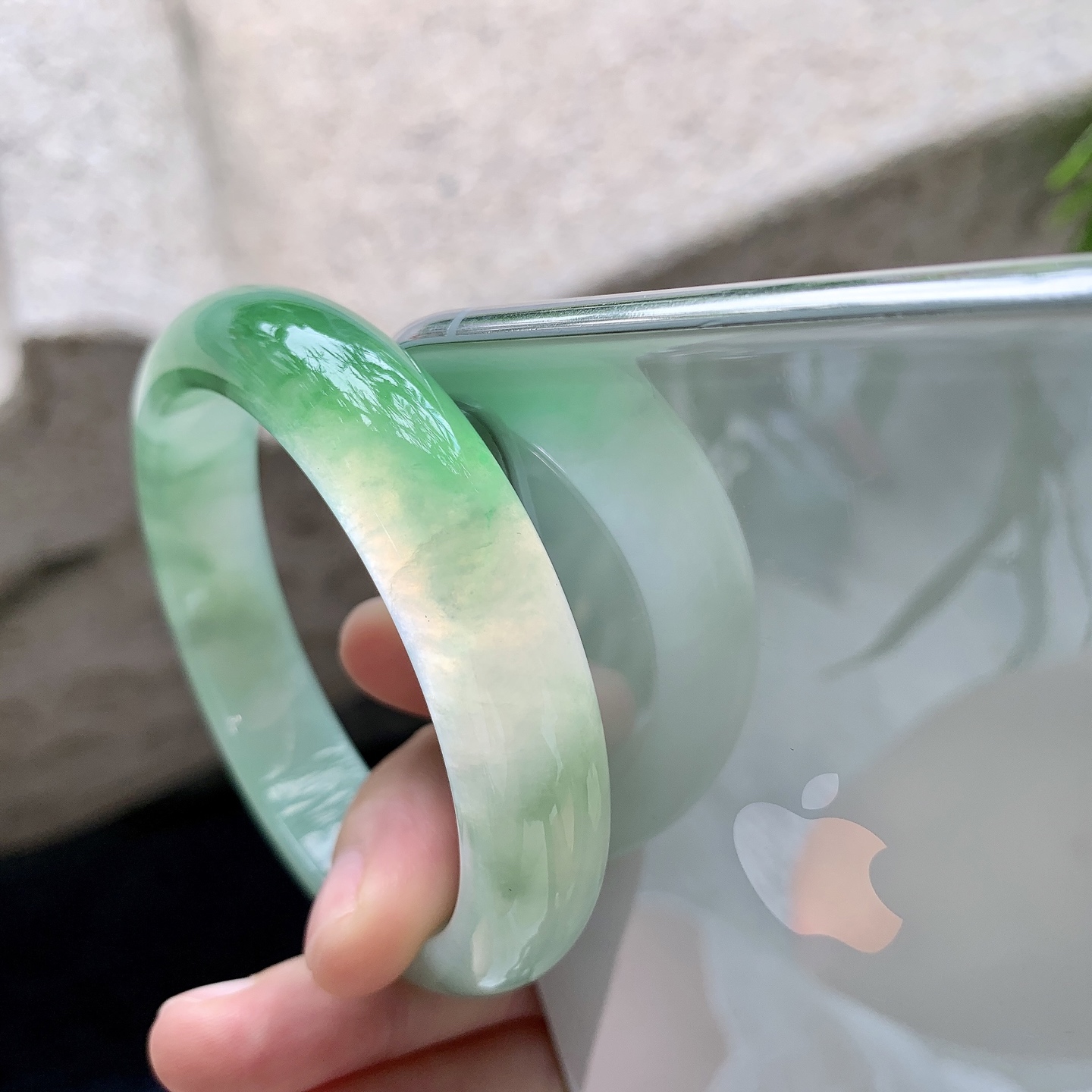 正圈52 53，糯冰飘绿，水润，种老，细腻，打灯有棉线