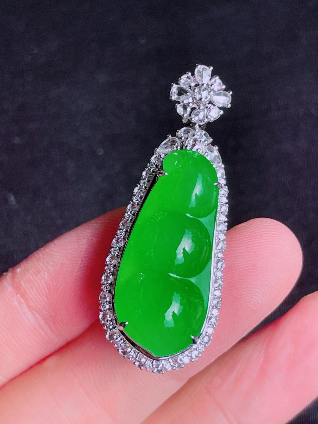 高冰绿福豆吊坠，晶莹剔透，新颖时尚，品相，29-15-5
