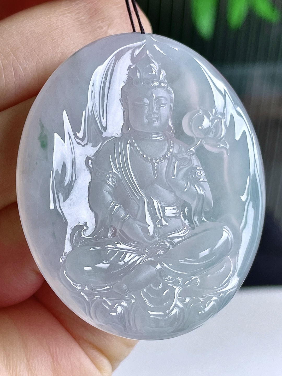 裸石冰飘花大势至菩萨持莲观音牌吊坠，说明缅料无裂性比高，尺寸49.8-42.2-5.2，重量23.5克