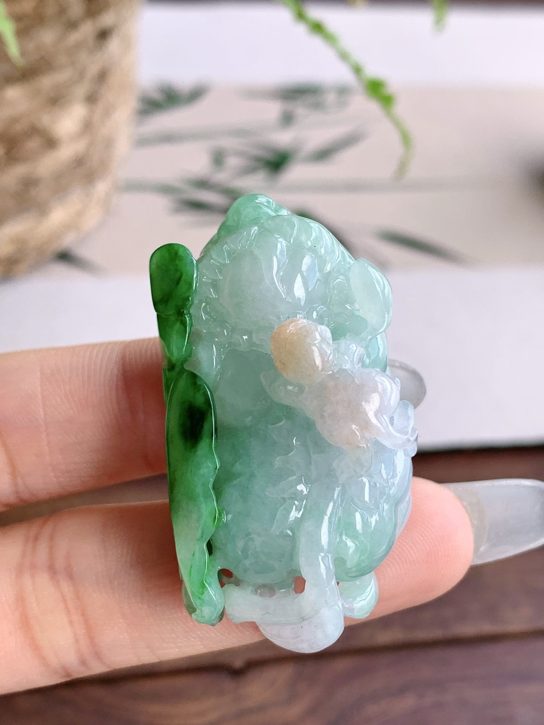 糯冰飘阳绿貔貅吊坠,缅料,性比高,超厚,尺寸46.3-23-21.3,重量33.6克