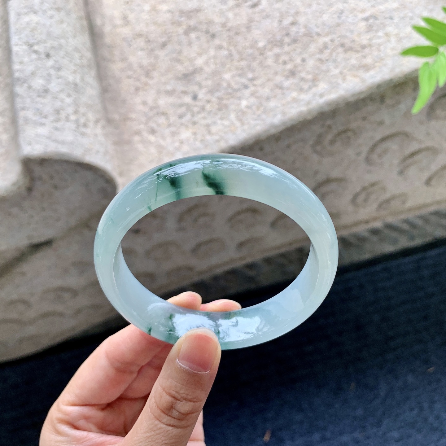 正圈57 58，圈口58/14.7/7.3，编码DMQ090346，糯冰飘花，水润，种老，细腻，打灯有絮线