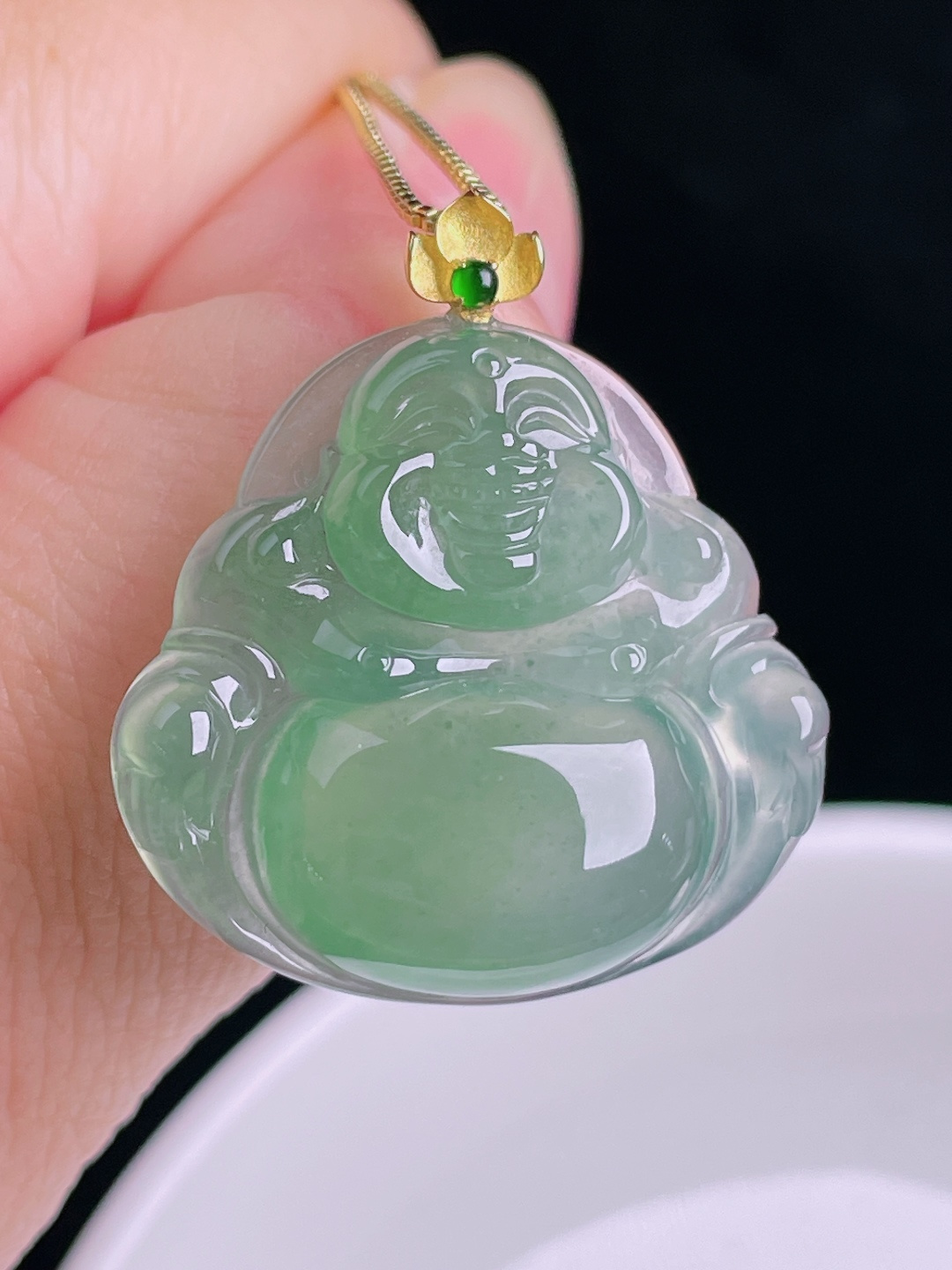 冰绿佛公，18k镶嵌，老种起光，细底通透，尺寸：30裸石24.8/27.2/6.2mm0902