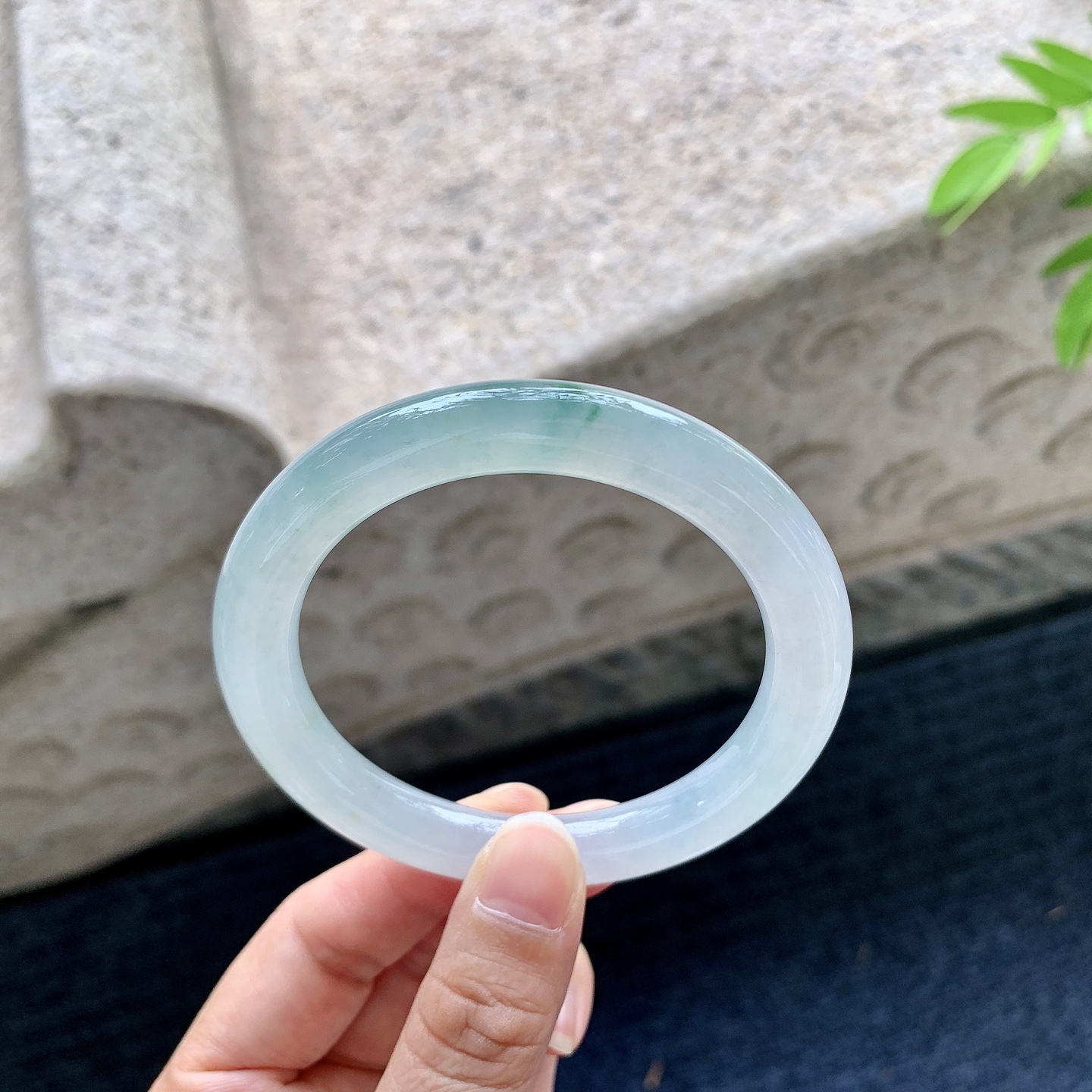 圆条54 55，圈口55.4/9/9.4，编码DZ090301，冰糯飘花，水润，种老，细腻，无裂