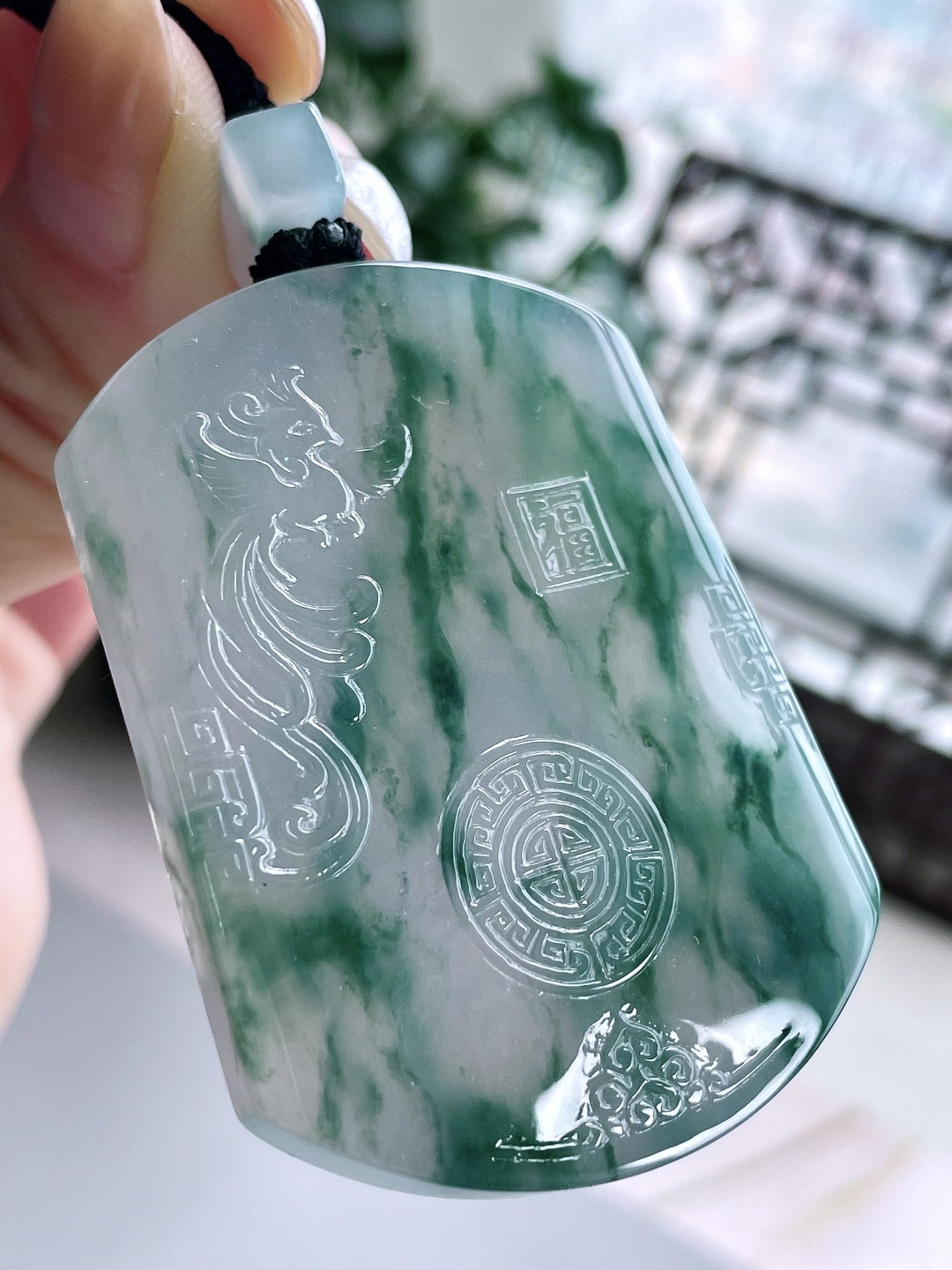裸石高冰飘花仿古牌大无事牌吊坠，说明缅料无裂性比高，尺寸52.2-40.5-5.4，重量35克，不议