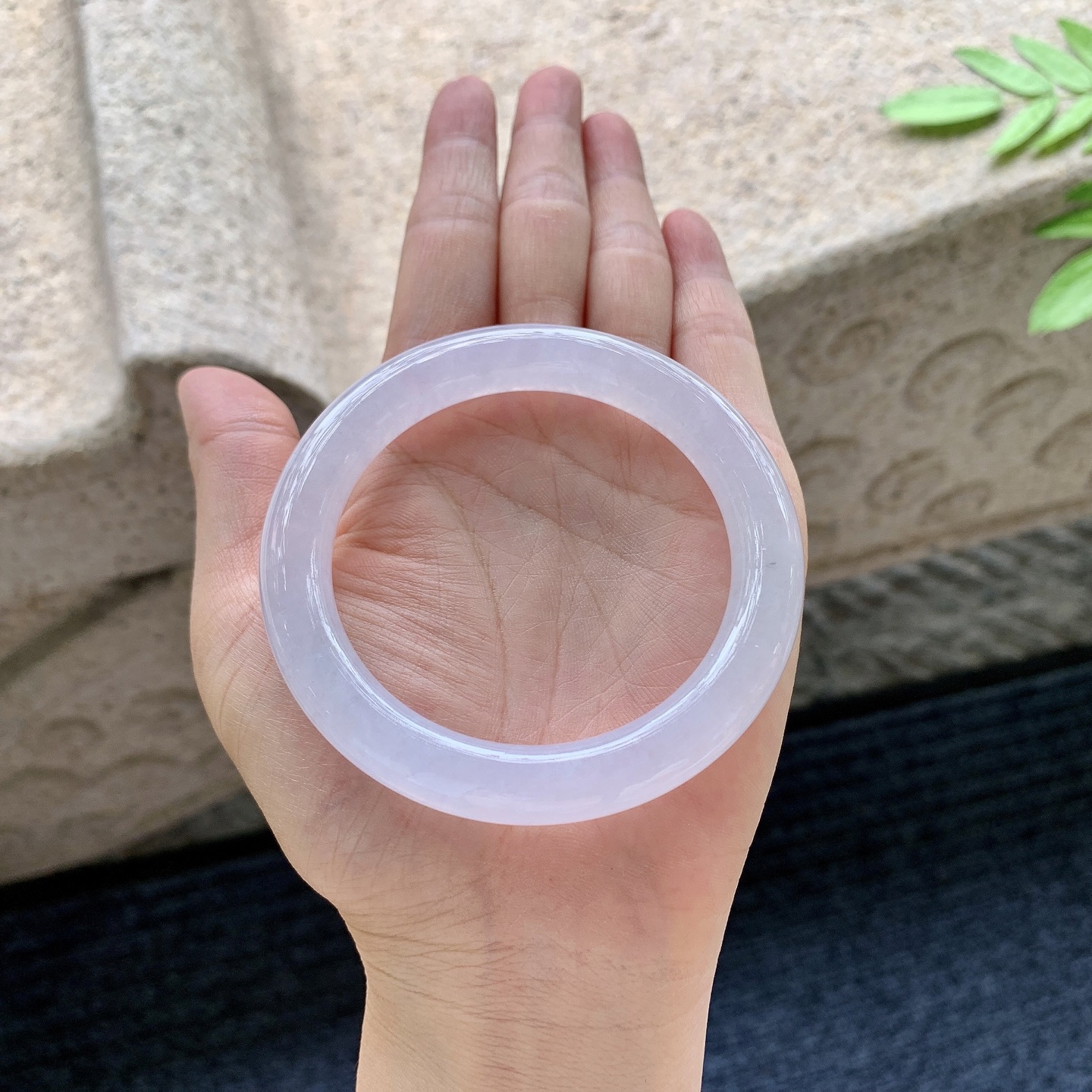圆条54 55,圈口55.3/9.8/9.4,编码B2090367,冰糯粉紫，水润，种老，细腻，无裂