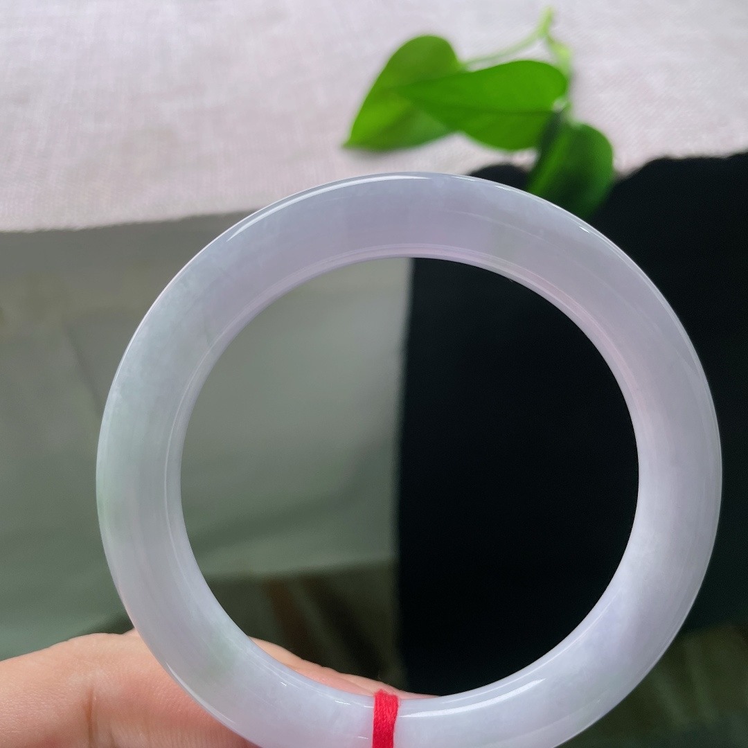 圆条，一点皮纹，细腻温润，淡紫基调，紫绿相融温柔雅致，自带春日朦胧浪漫感，温婉又富有诗意。ss57874a