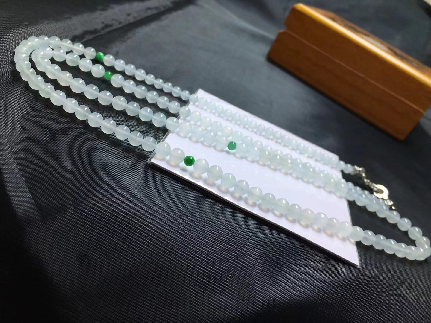 冰种珠链，卡4.4～5.4mm，138颗，种好，玉质细腻，均匀，冰透水润，通透，颗颗精选