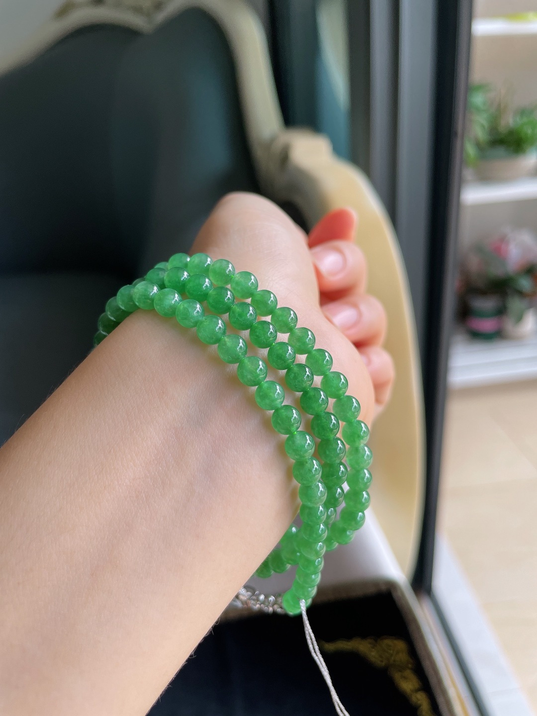 ️，缅甸天然翡翠A货，冰满绿珠链，尺寸：5.5mm108颗。【编4562】