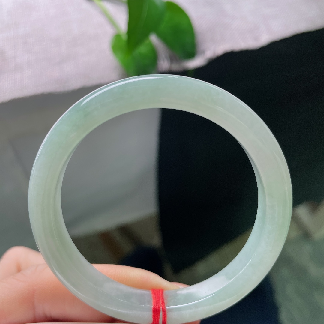 浅绿底正圈，果冻底，细润，素雅不张扬，佩戴不失甜美，皮纹，ss58011a