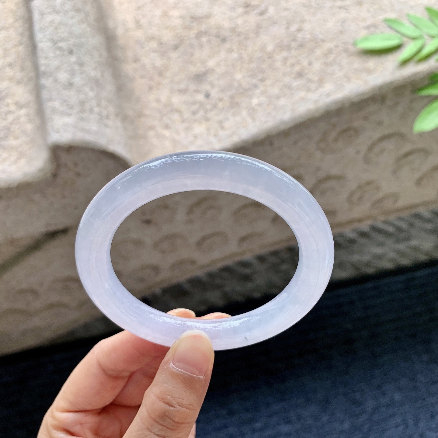 圆条54 55,圈口55.3/9.8/9.4,编码B2090367,冰糯粉紫，水润，种老，细腻，无裂