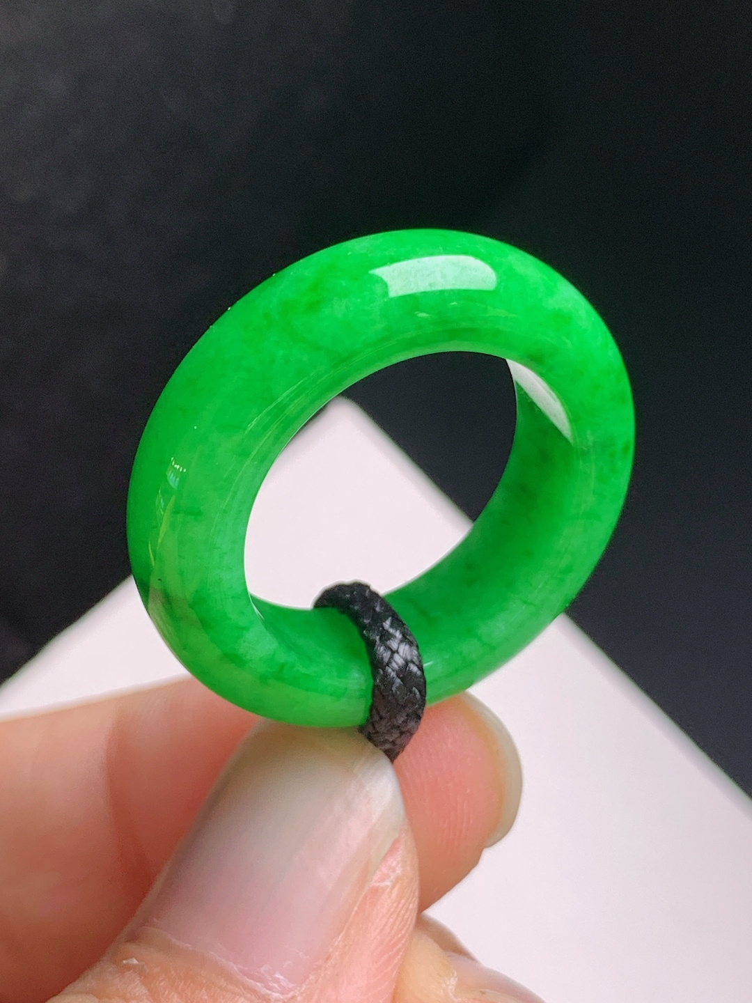 辣绿指环，色浓艳美，版型厚实，贵气百搭
