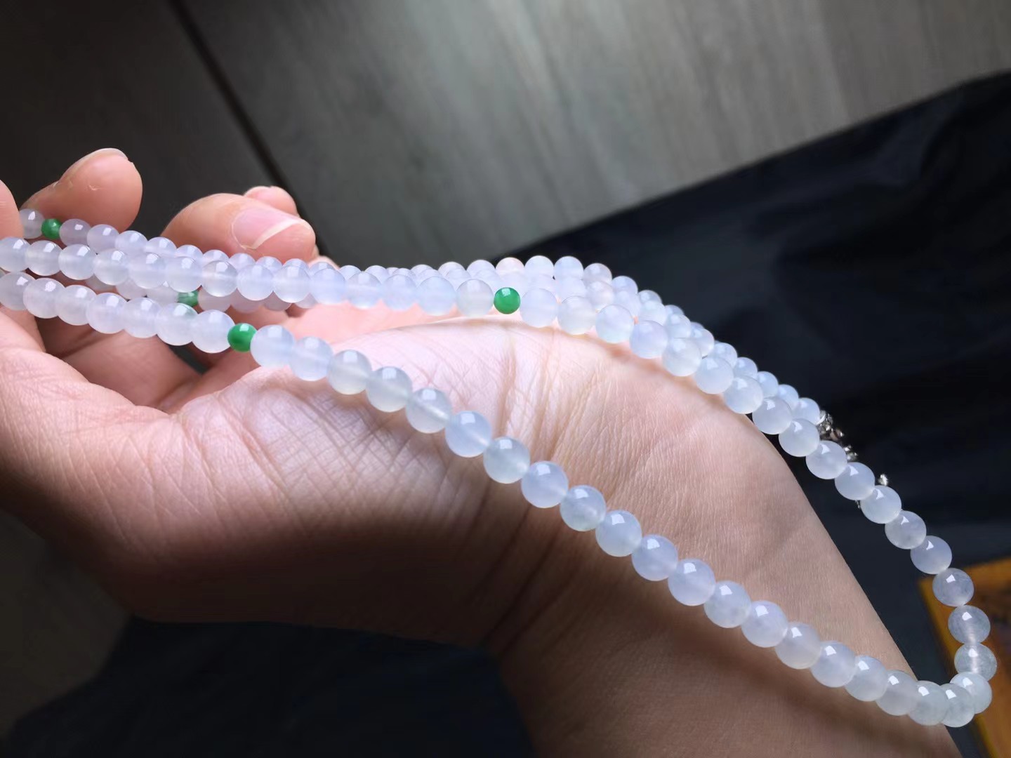冰种珠链，卡4.4～5.4mm，138颗，种好，玉质细腻，均匀，冰透水润，通透，颗颗精选