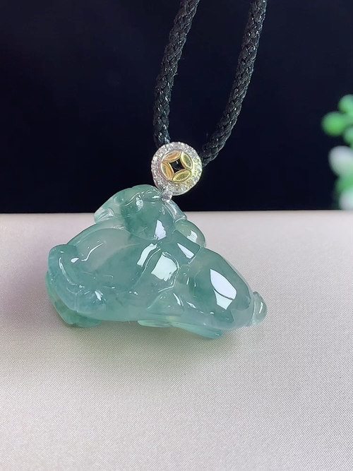 18k金镶冰飘花生肖马，唐马，无裂，尺寸44.2-22.8-8.6mm，J02lwh6