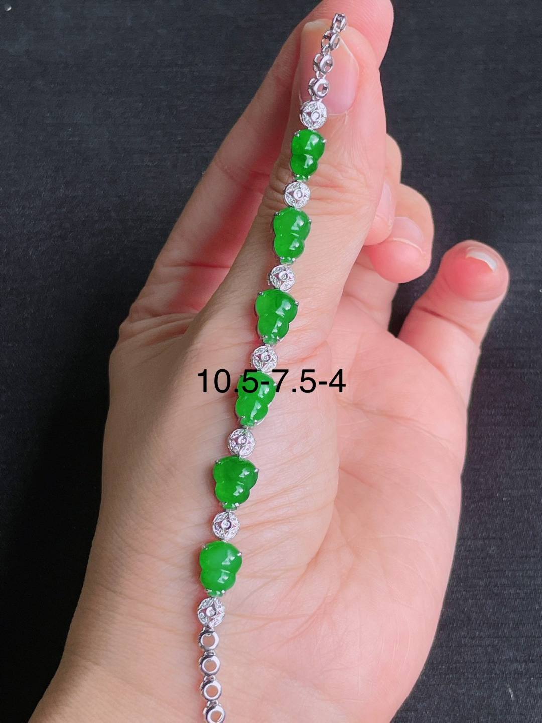 高冰绿葫芦手链，晶莹剔透，新颖时尚，10.5-7.5-4