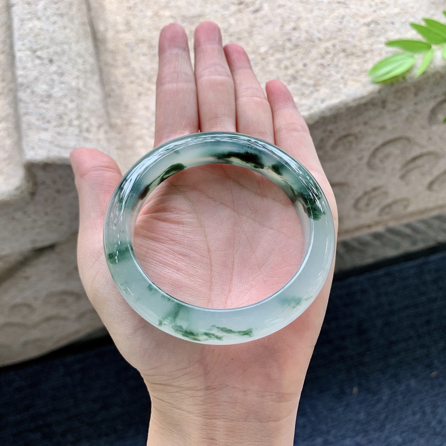 正圈55 56，冰糯飘花，水润，种老，细腻，打灯有絮线