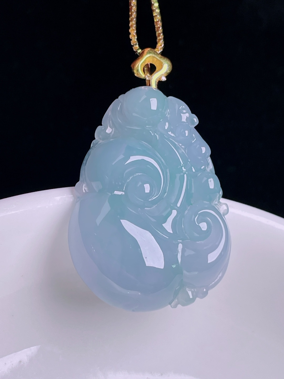 如意，18k镶嵌，老种起光，细底通透，尺寸：33.6裸石28.4/21/6.6mm0902