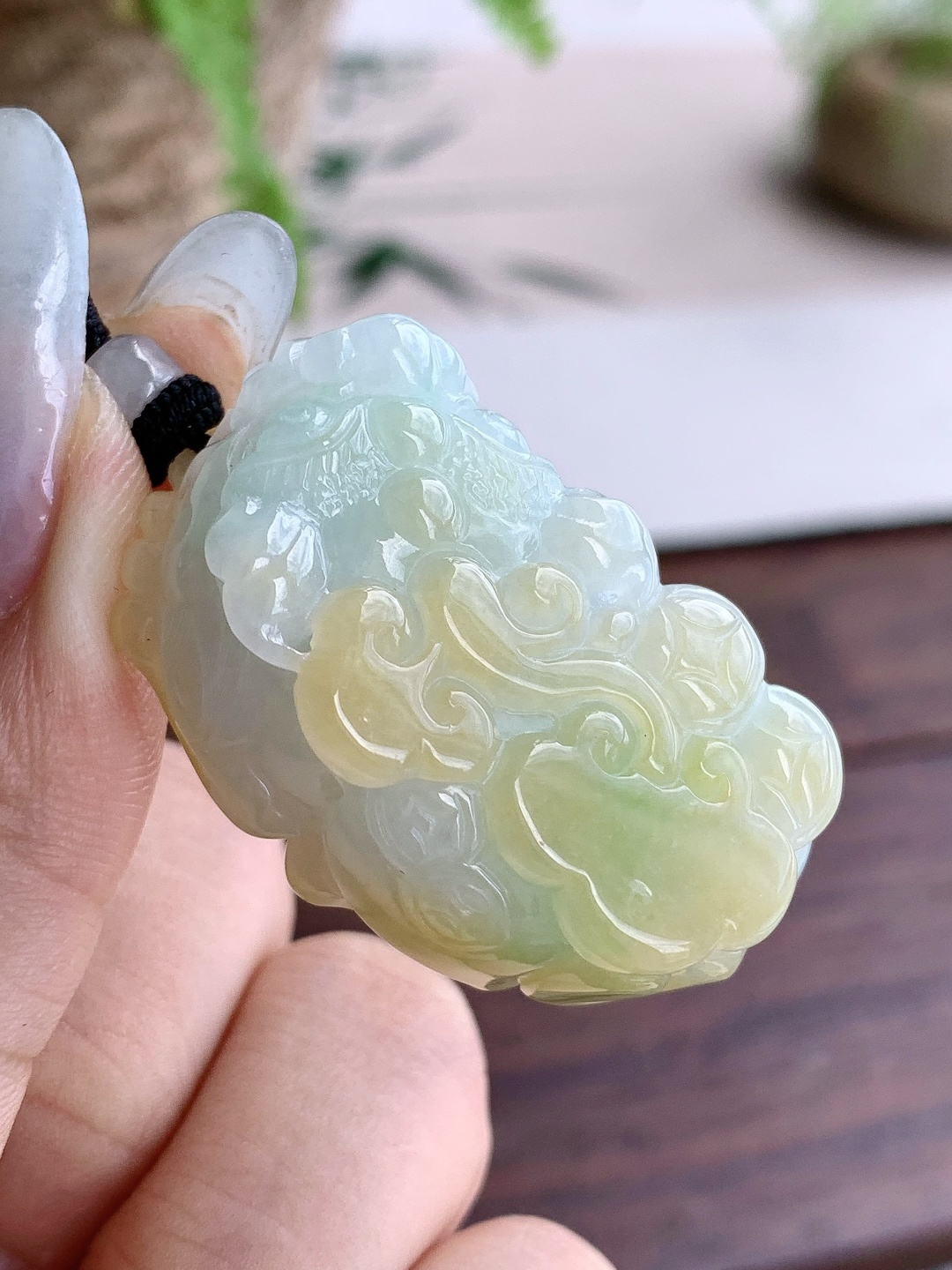 糯冰飘黄翡貔貅吊坠，缅料，性比高，超厚，尺寸39.4-23.5-13，重量29.6克