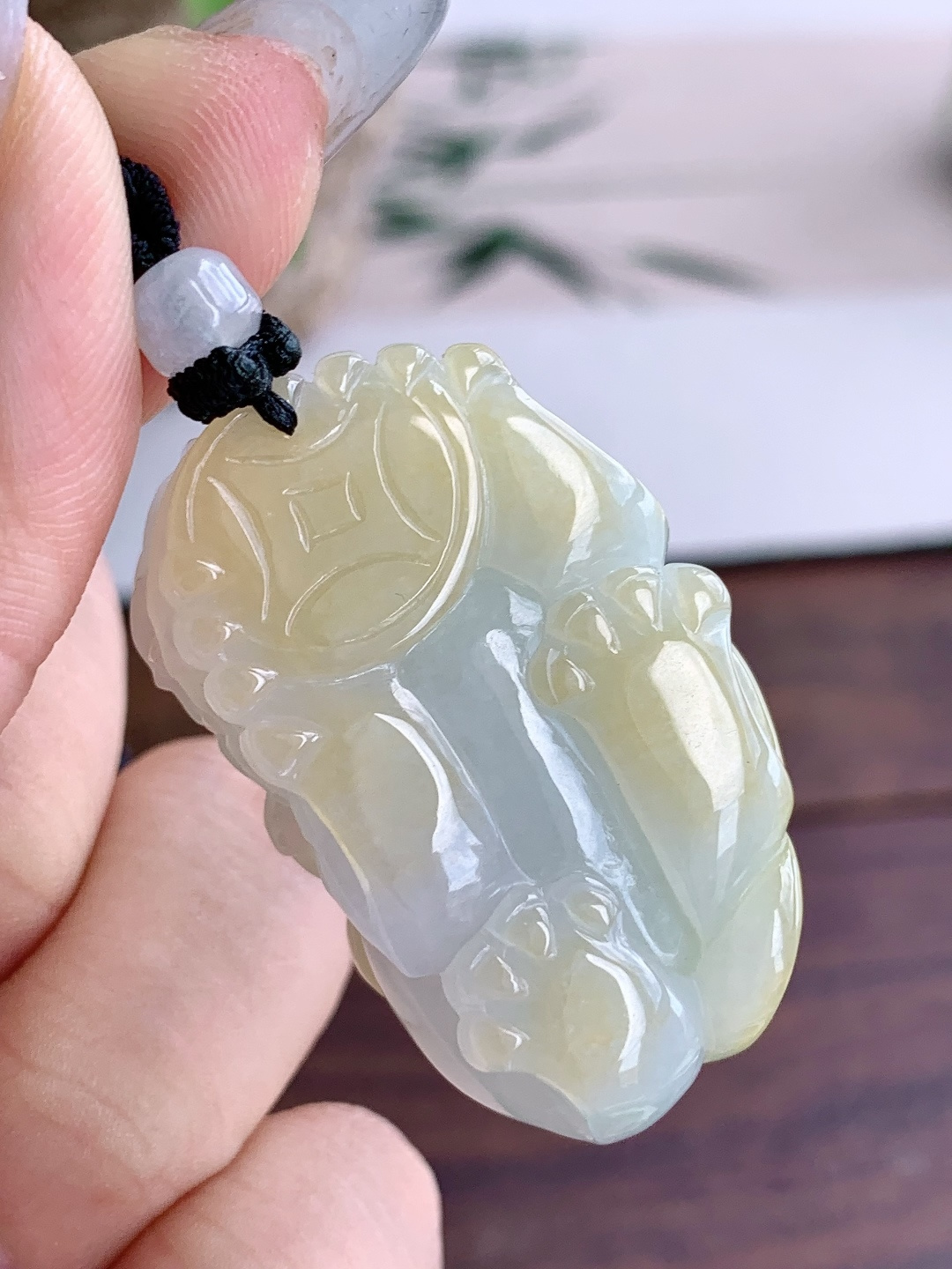 糯冰飘黄翡貔貅吊坠，缅料，性比高，超厚，尺寸39.4-23.5-13，重量29.6克