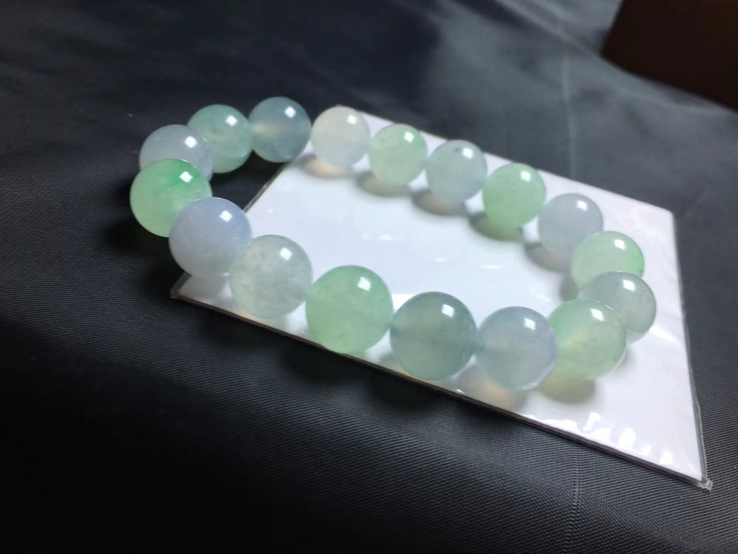 马卡龙手串，卡12.3～11.8mm，17颗，种好，玉质细腻，均匀，清新，颗颗精选