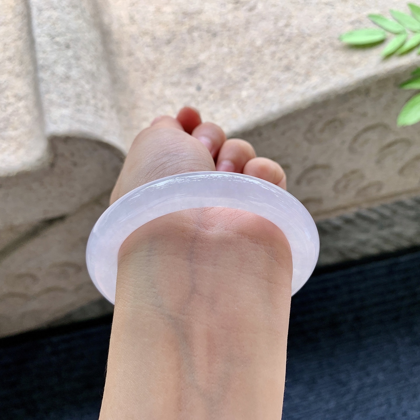 圆条54 55,圈口55.3/9.8/9.4,编码B2090367,冰糯粉紫，水润，种老，细腻，无裂