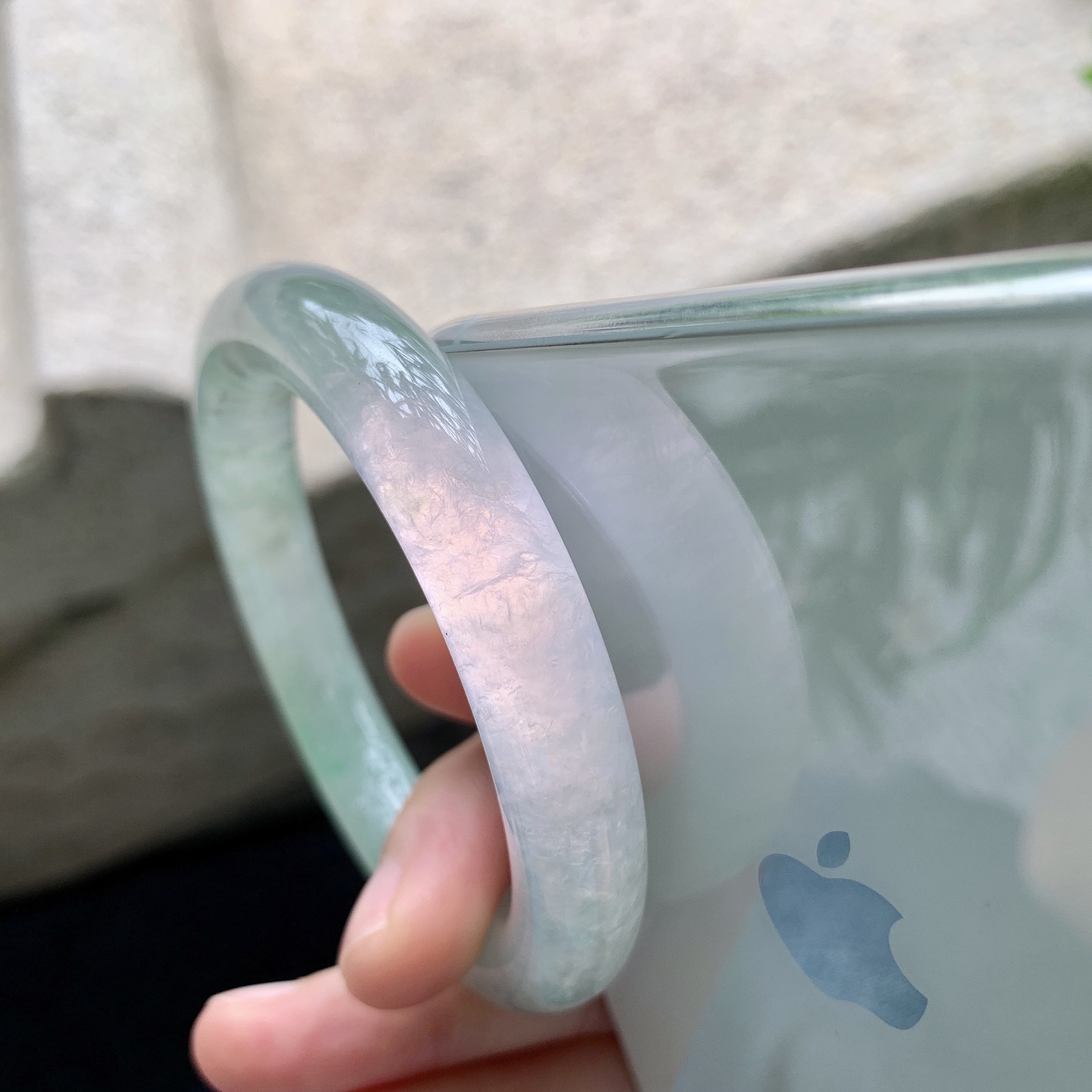 圆条51 52，圈口52.4/10.4/10，编码C5090312，描述：糯冰飘绿，飘乌鸡，水润，种老，细腻，打灯有纹线